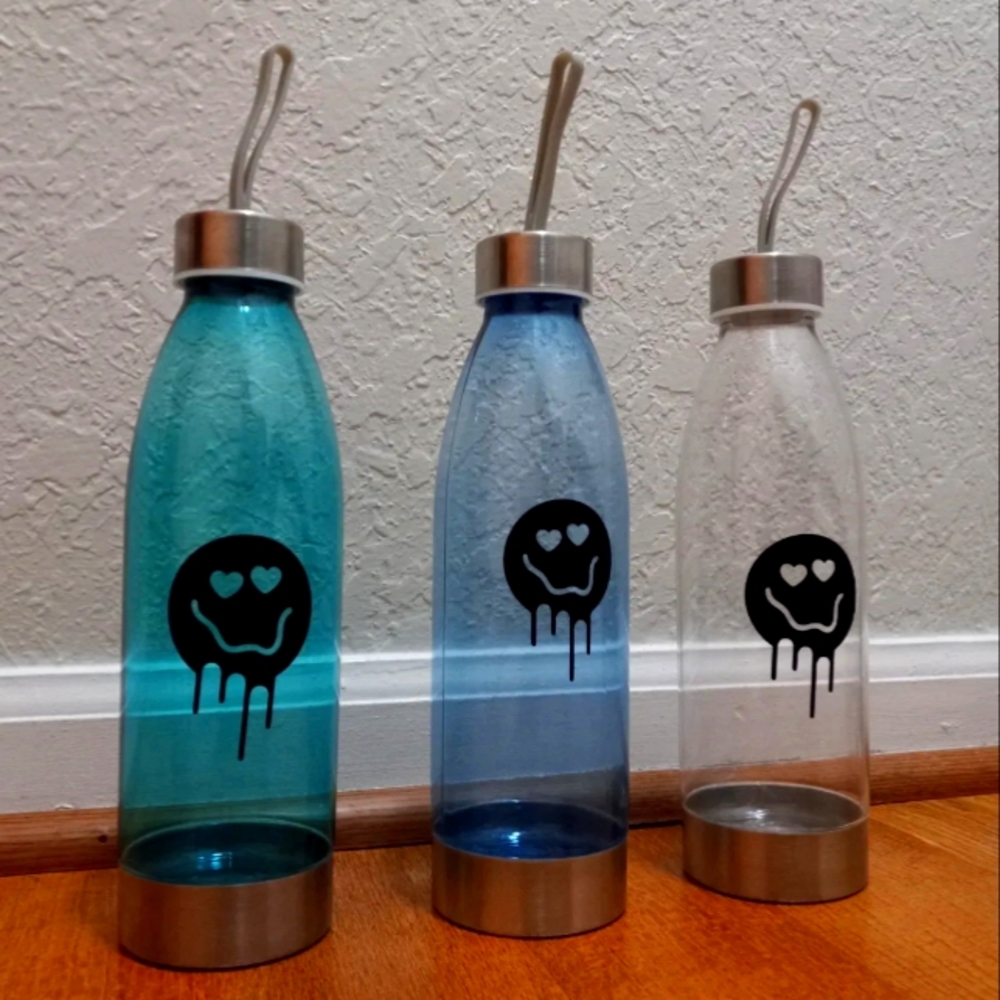 Drippy smile water bottles